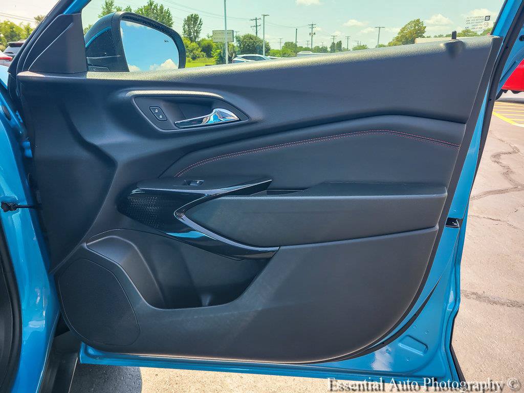 Used 2025 Chevrolet Trax RS w/ Driver Confidence Package FWD image 25