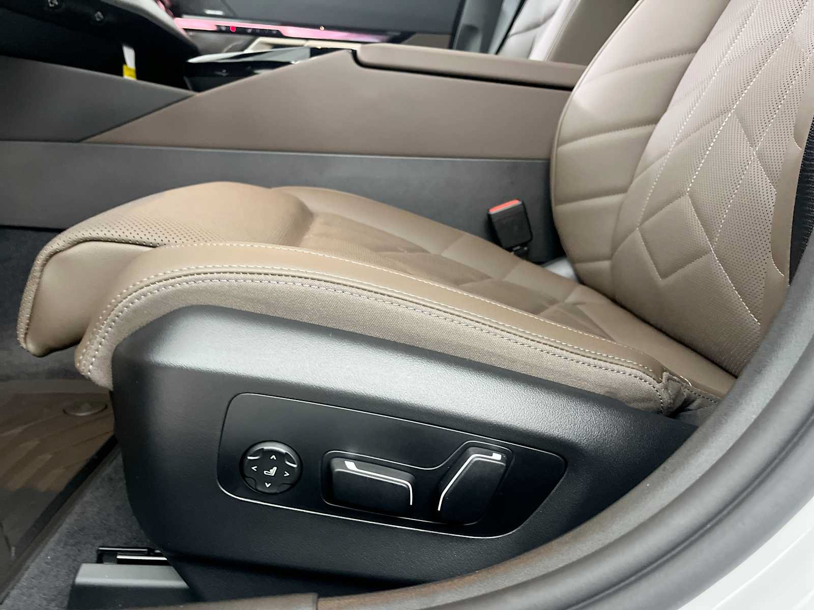 New 2027 BMW i5 xDrive40 AWD/4WD image 20
