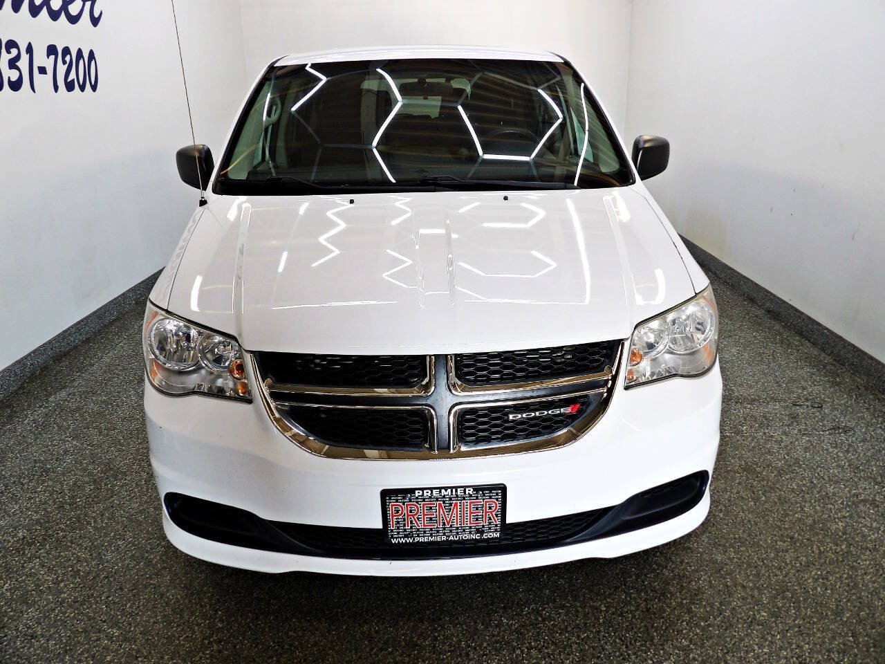 Used 2016 Dodge Grand Caravan SE w/ Quick Order Package 29E SE FWD image 2