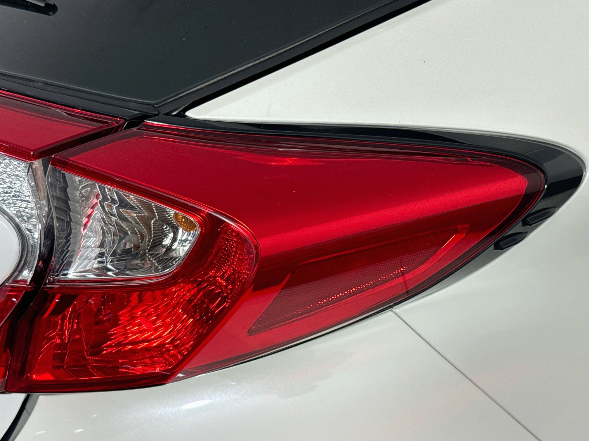 Used 2020 Toyota C-HR LE FWD image 31