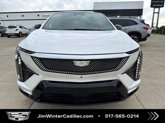 Certified 2025 Cadillac Optiq Luxury 2 w/ LPO, Floor Liner Package AWD/4WD image 3