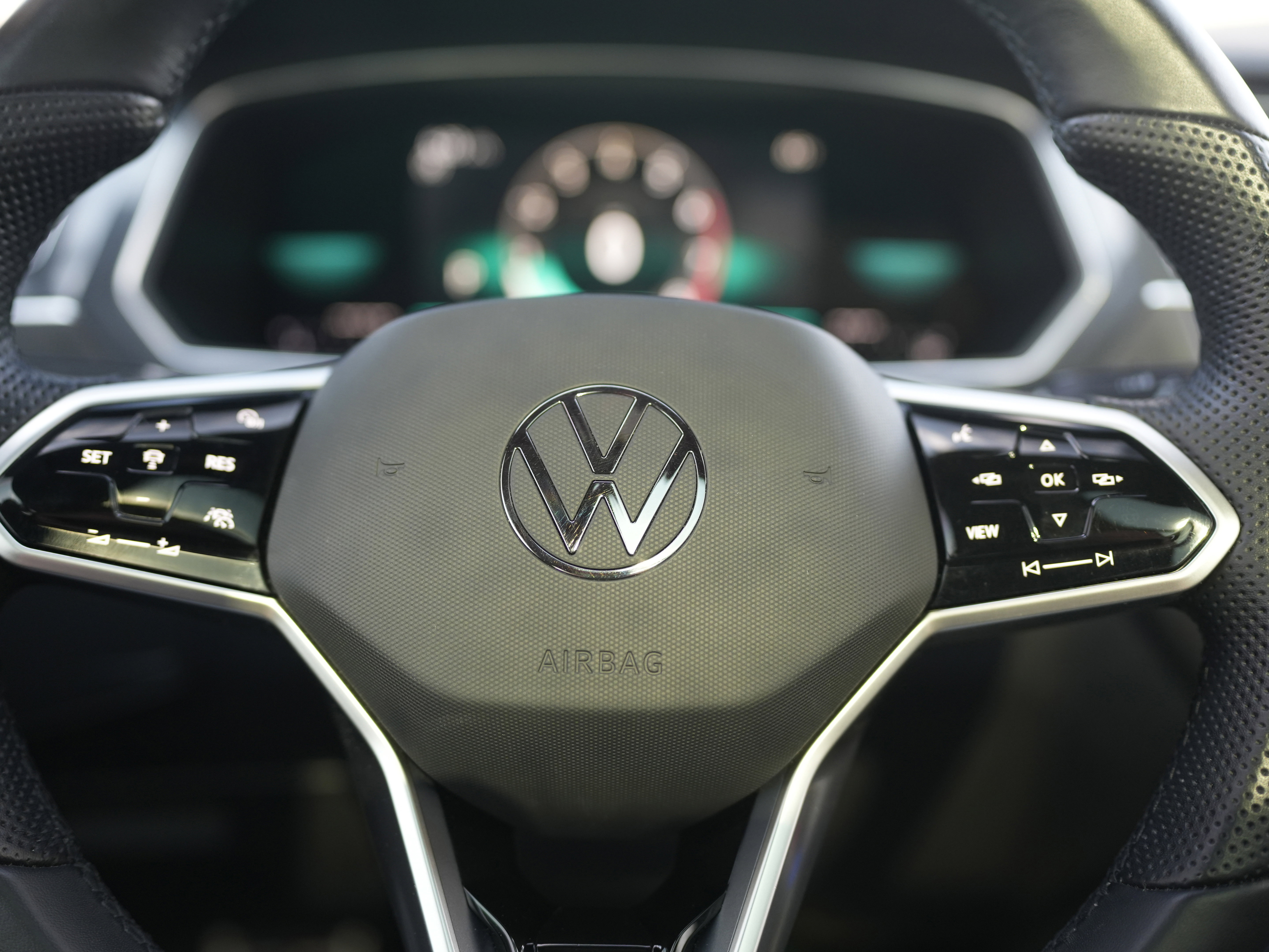 Certified 2022 Volkswagen Tiguan SE R-Line AWD/4WD image 20
