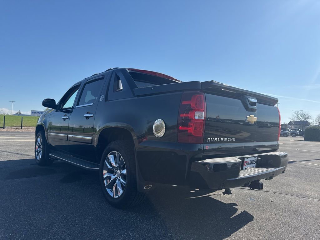 Used 2013 Chevrolet Avalanche LTZ AWD/4WD image 6
