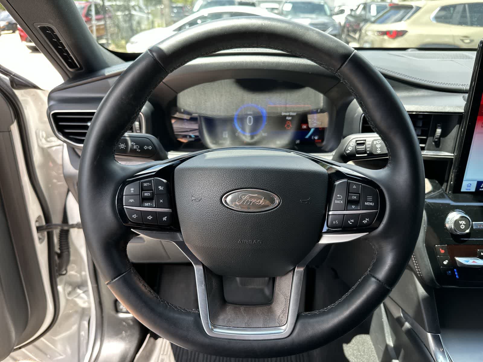 Used 2022 Ford Explorer Platinum w/ Equipment Group 601A AWD/4WD image 20