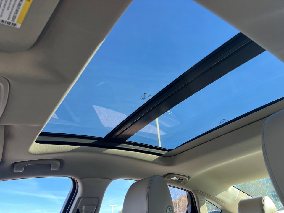 Used 2017 Buick LaCrosse Premium w/ Driver Confidence Package #2 image 21