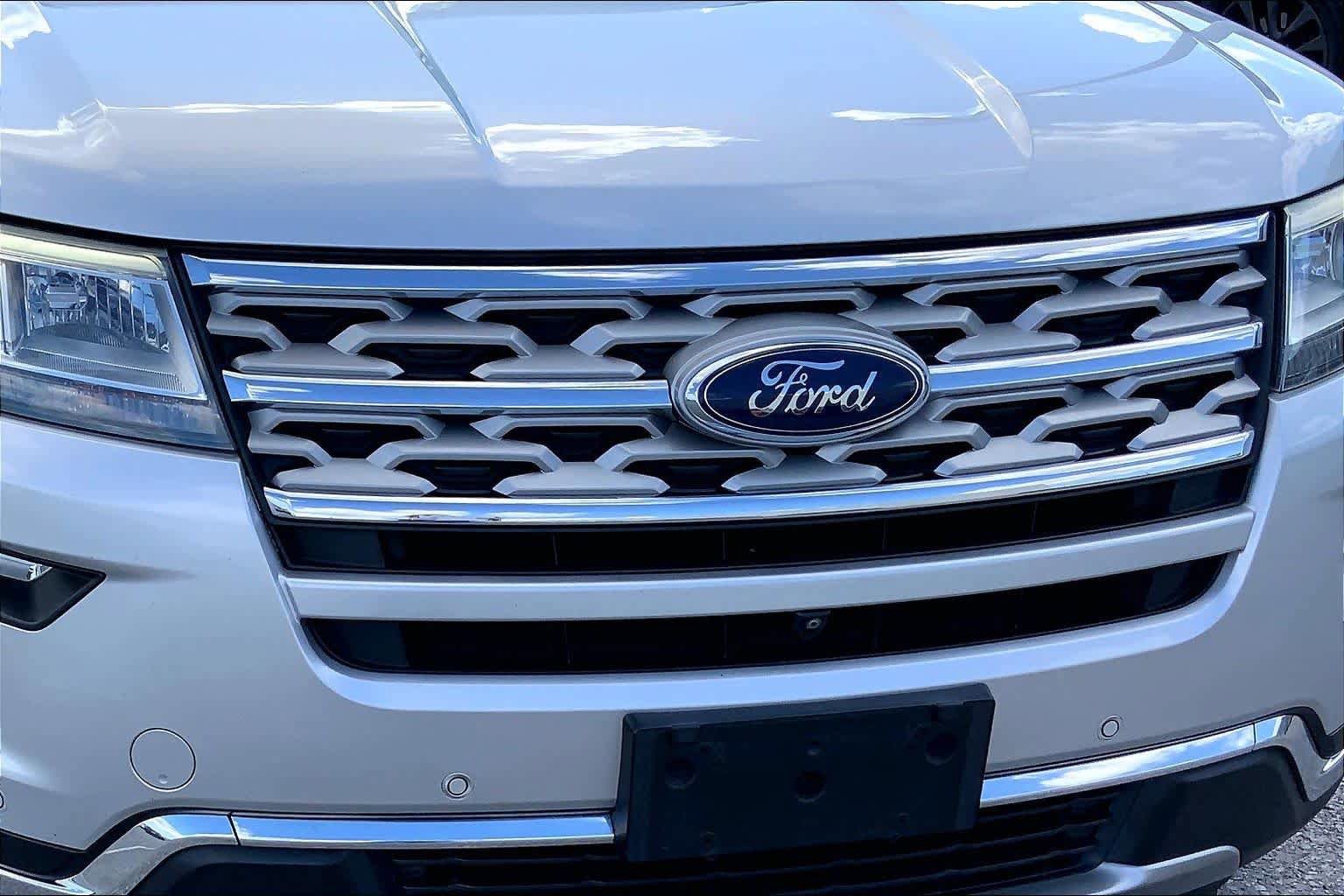 Used 2018 Ford Explorer Limited AWD/4WD image 29