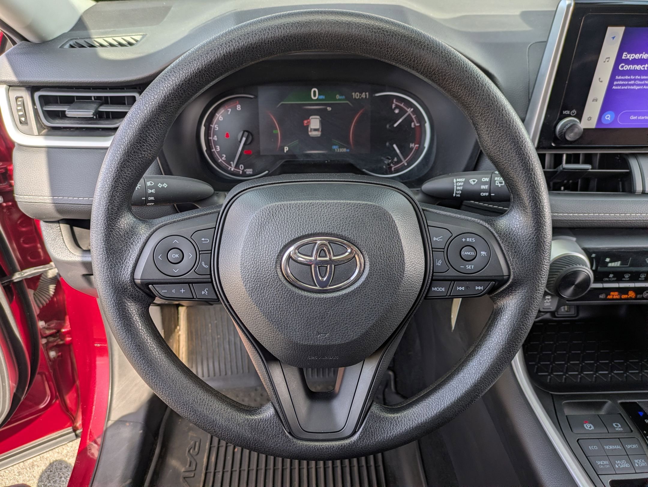 Used 2023 Toyota RAV4 LE AWD/4WD image 9