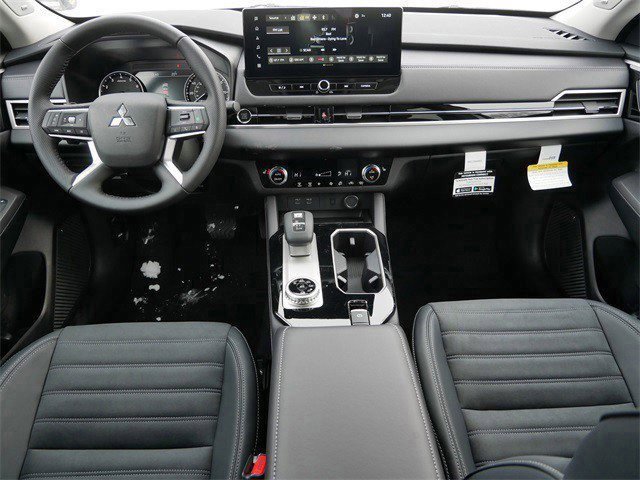 New 2025 Mitsubishi Outlander SE image 7