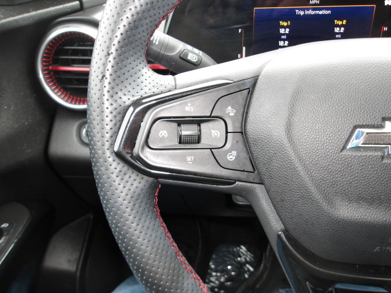 Used 2024 Chevrolet Trax RS w/ Sunroof Package FWD image 16