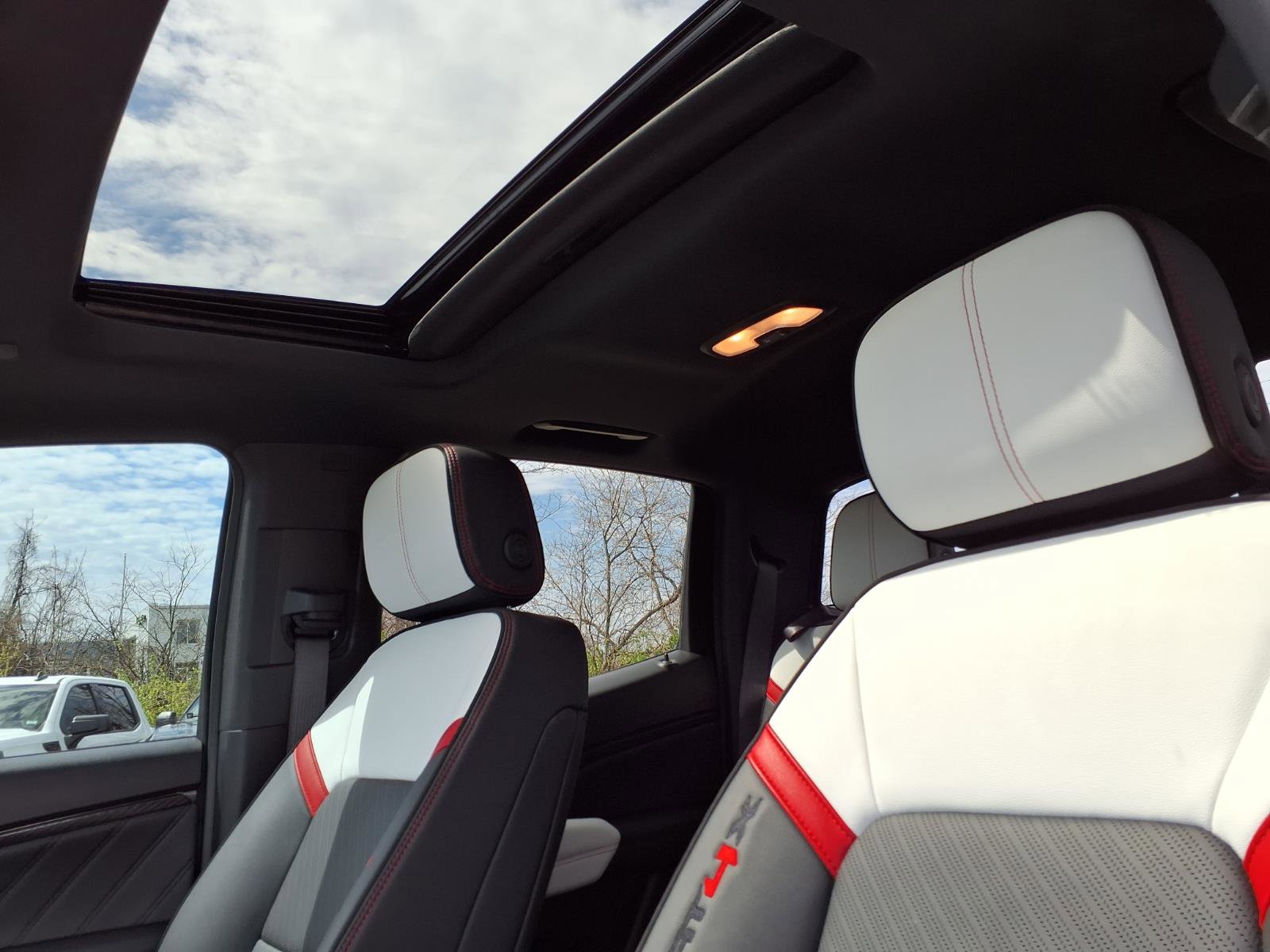 Used 2024 GMC Canyon AT4X image 26