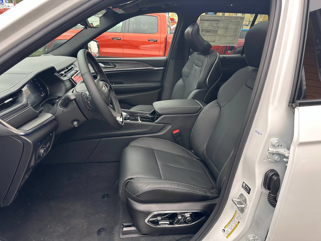 New 2024 Jeep Grand Cherokee Overland w/ Advanced Protech Group III AWD/4WD image 17