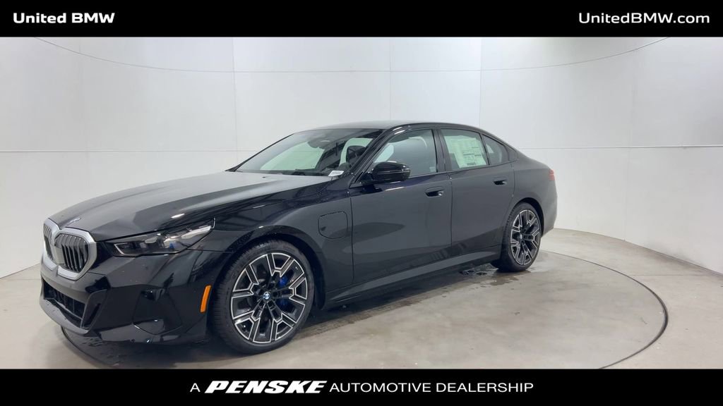 New 2026 BMW 550e xDrive w/ Premium Package image 4