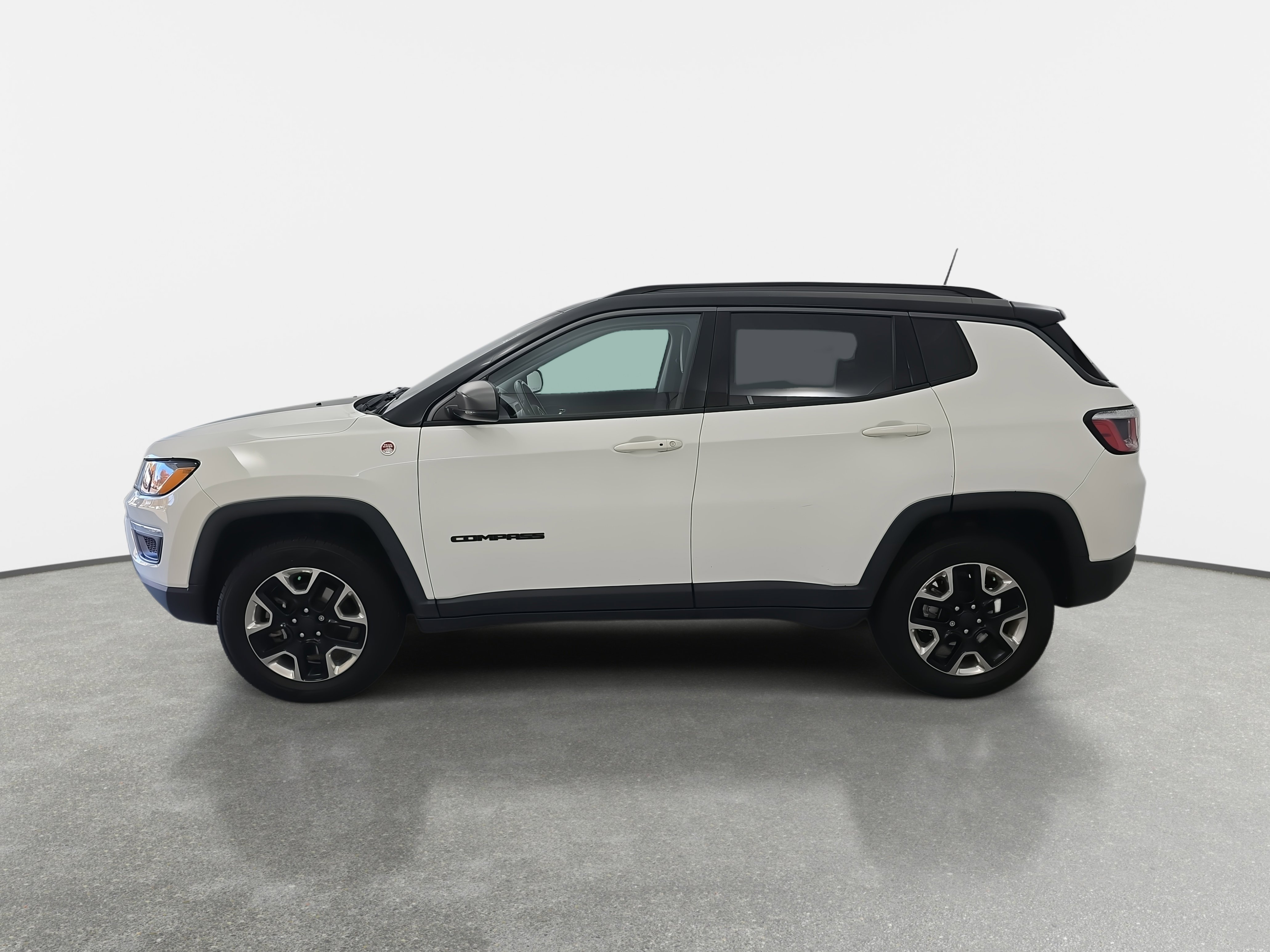Used 2018 Jeep Compass Trailhawk w/ Cold Weather Group image 8