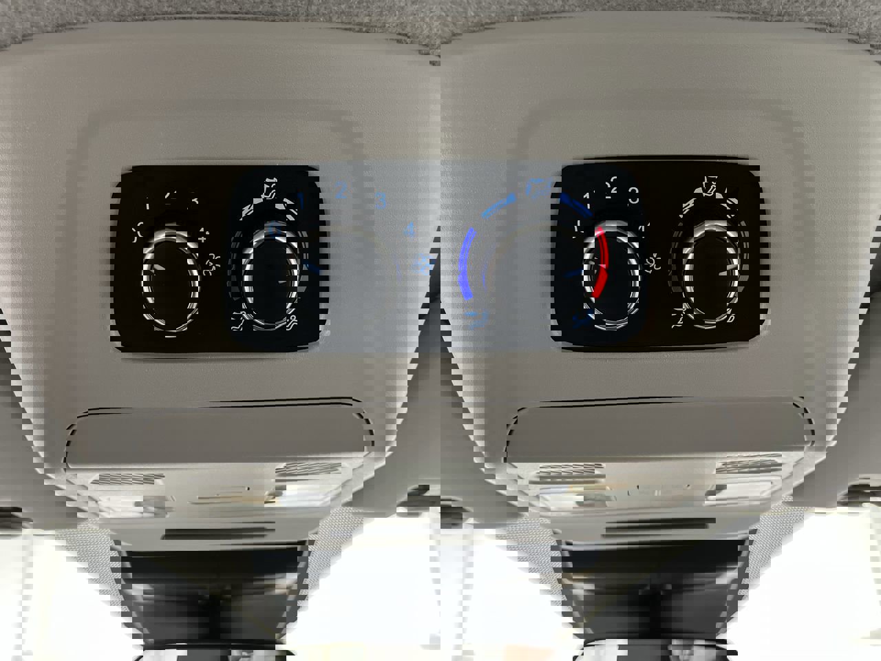 Used 2024 Ford Transit 350 XLT RWD image 11