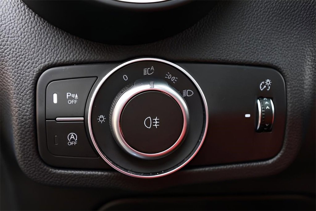 Used 2023 Alfa Romeo Stelvio Veloce image 40