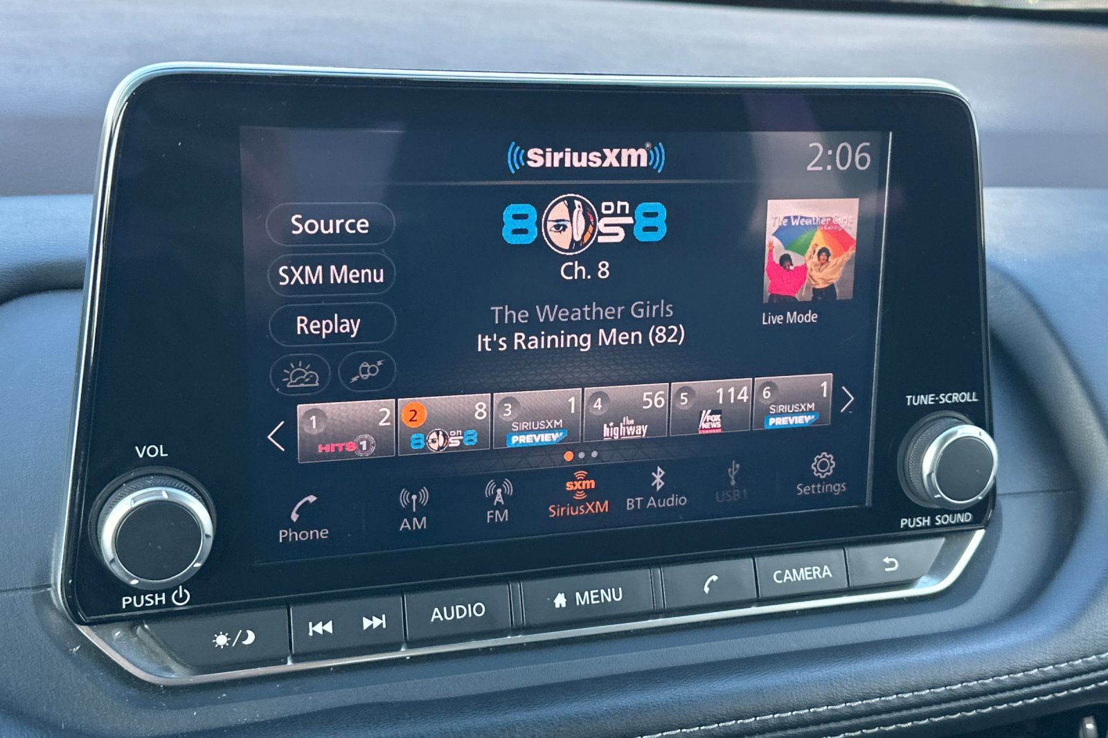 Used 2023 Nissan Rogue SV image 18