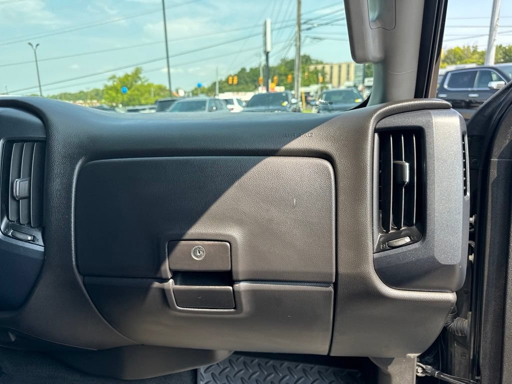 Used 2018 Chevrolet Silverado 1500 Custom w/ Custom Value Package AWD/4WD image 18