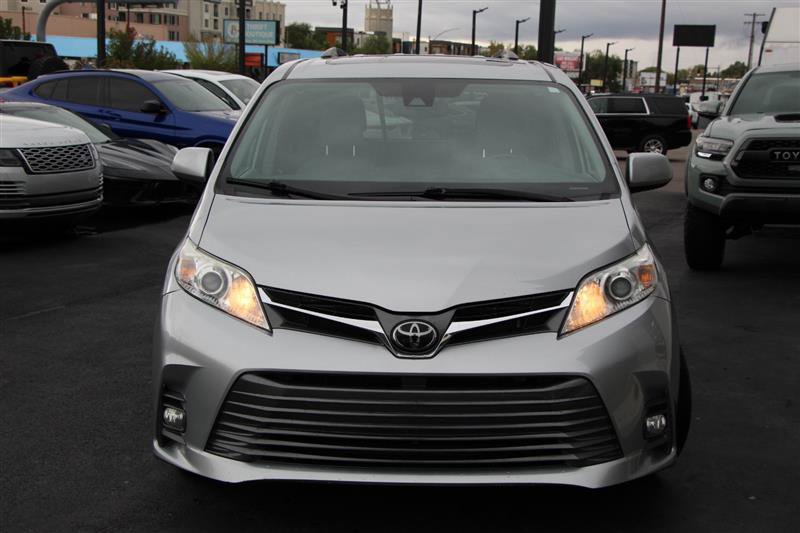 Used 2020 Toyota Sienna XLE w/ XLE Navigation Package AWD/4WD image 3