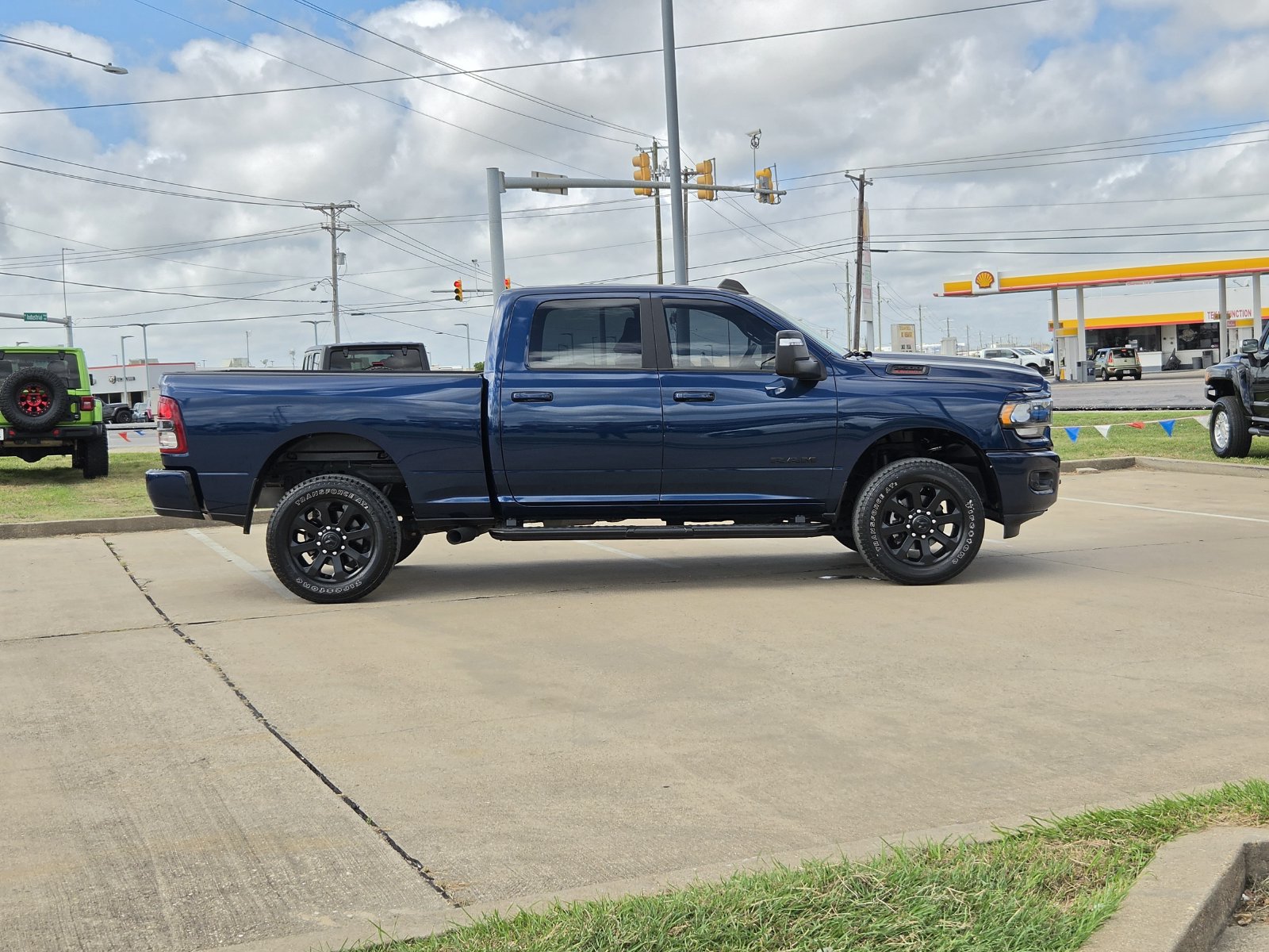 Used 2024 RAM 2500 Big Horn w/ Night Edition AWD/4WD image 7