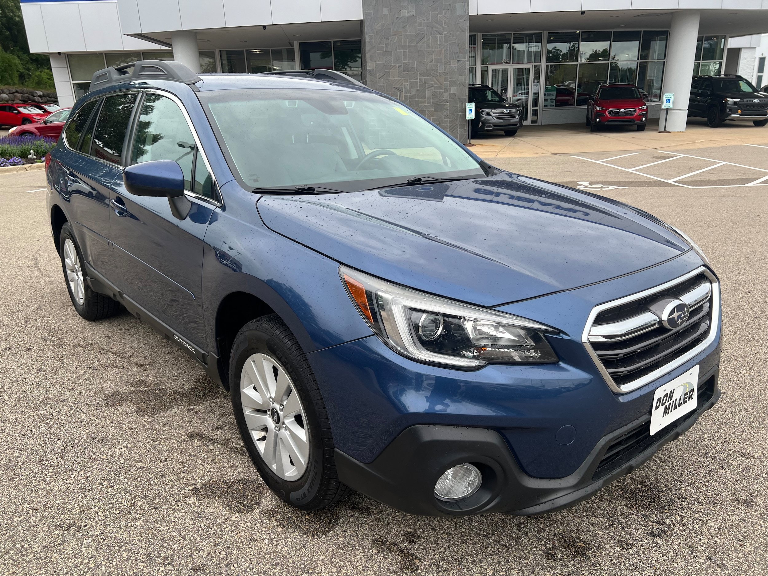 Used 2019 Subaru Outback 2.5i Premium AWD/4WD image 1
