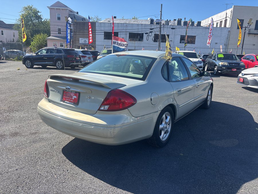 Used 2003 Ford Taurus SE FWD image 4