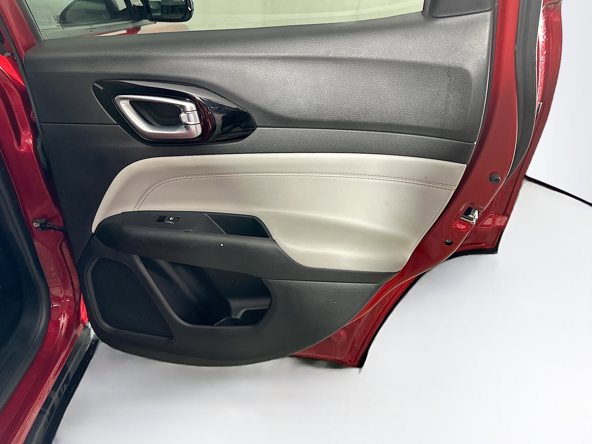 Used 2025 Jeep Compass Limited image 28