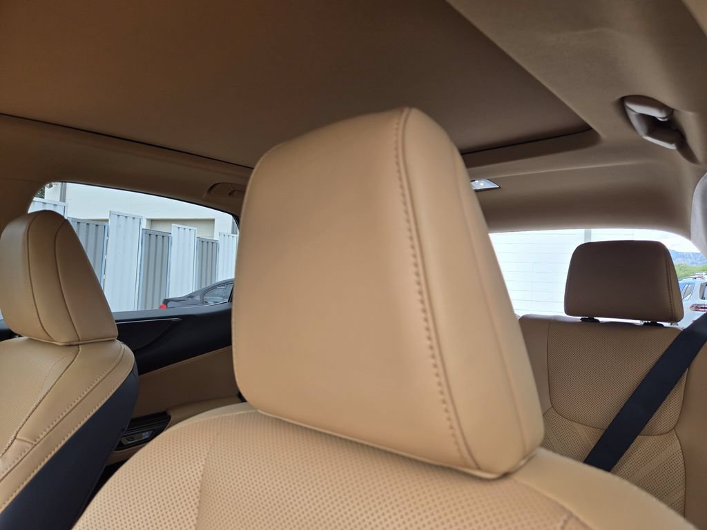 Used 2024 Lexus NX 350h AWD w/ Vision Package image 16