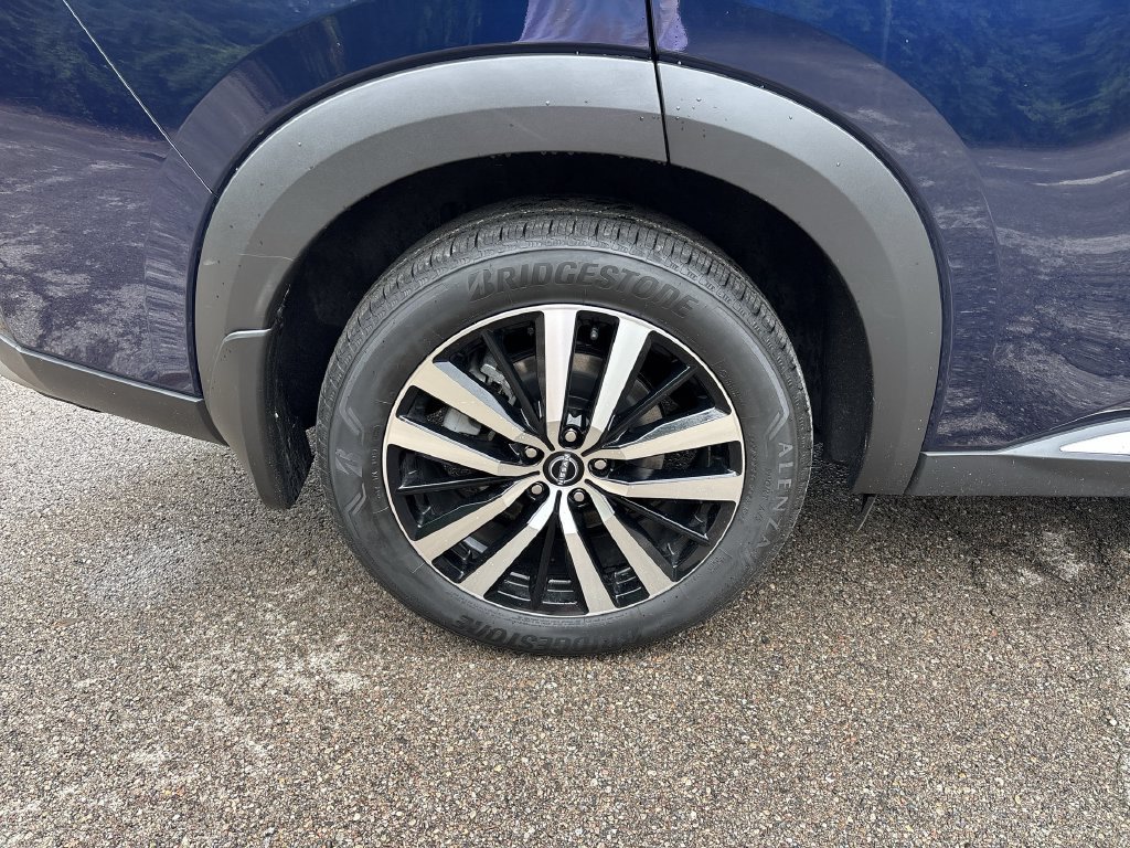 Certified 2024 Nissan Pathfinder Platinum AWD/4WD image 16