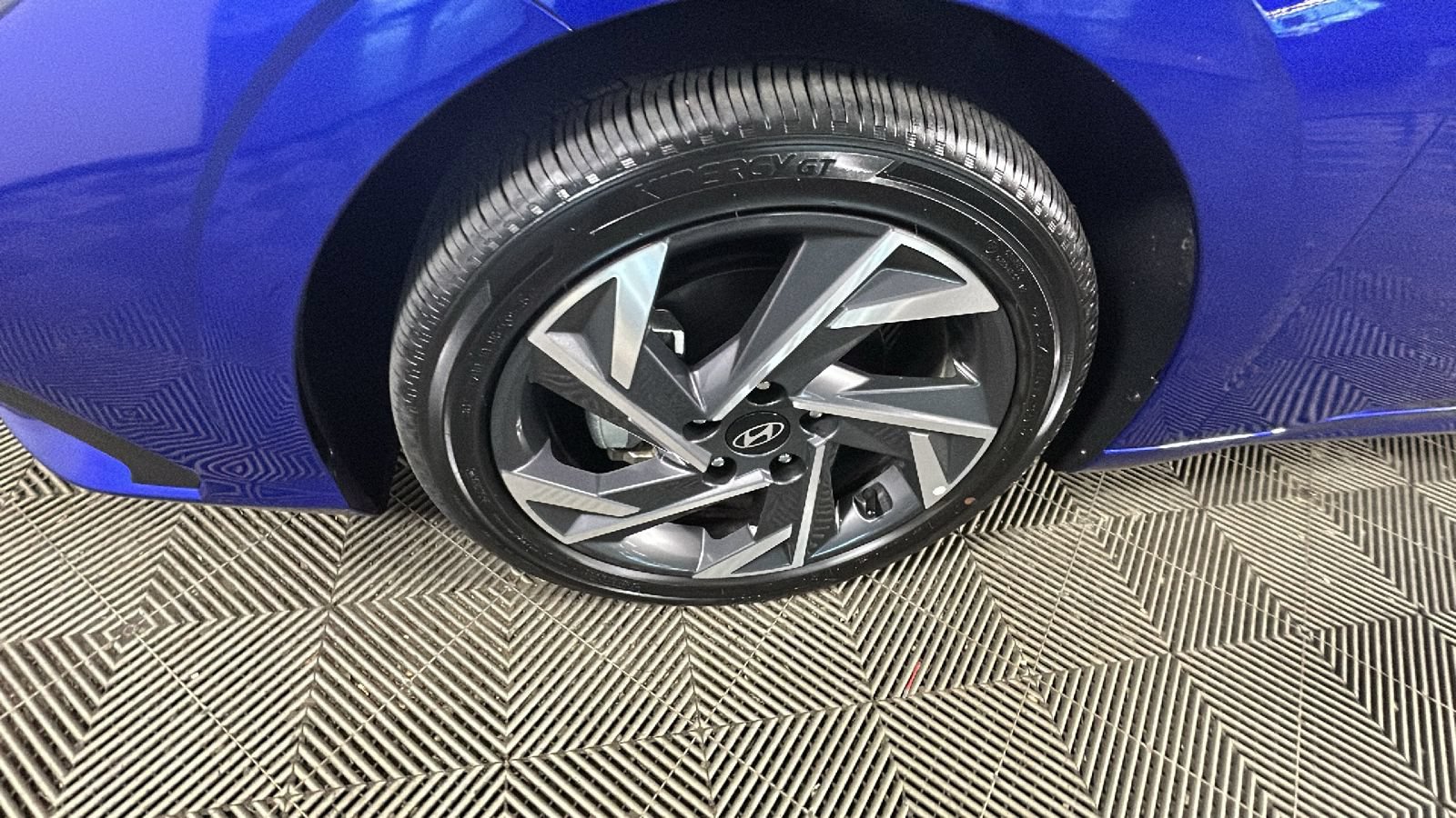 Certified 2025 Hyundai Elantra SEL FWD image 9