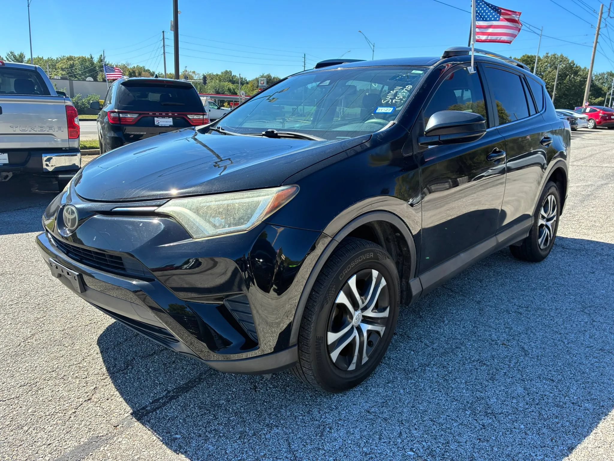 Used 2017 Toyota RAV4 LE FWD image 2