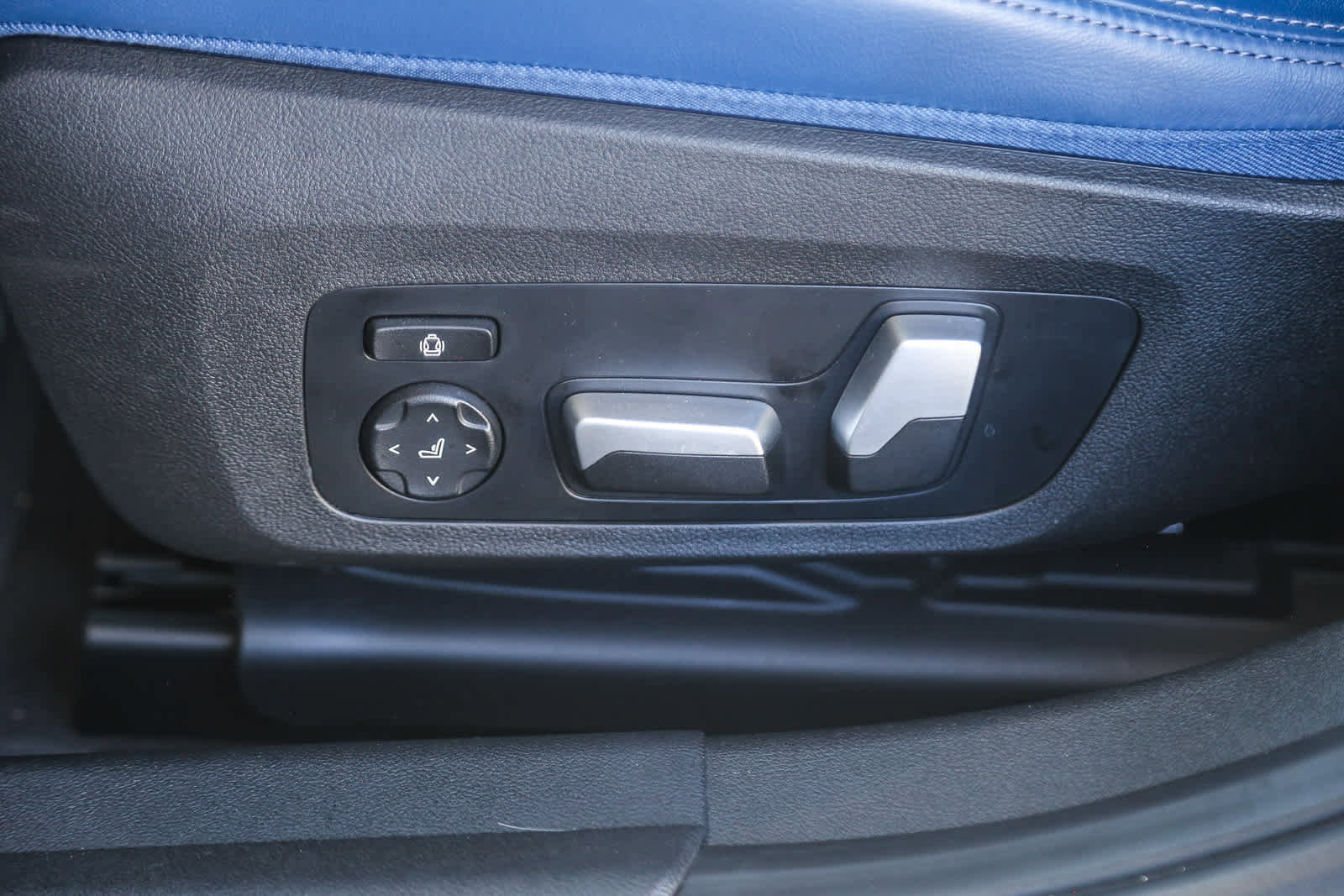 Used 2024 BMW M3 Competition w/ Executive Package image 18