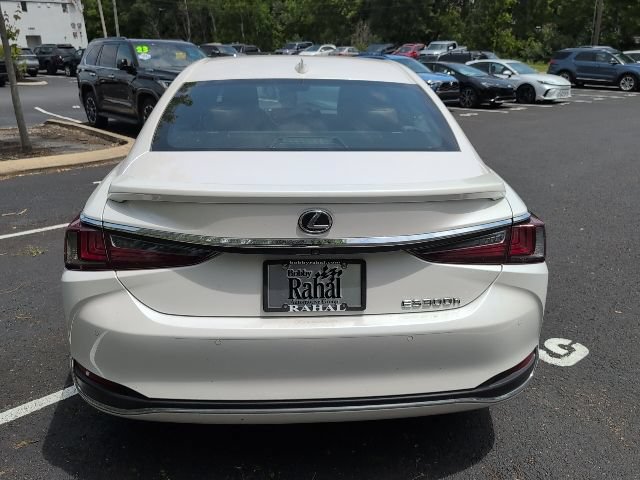 Used 2024 Lexus ES 300h w/ Technology Package FWD image 4