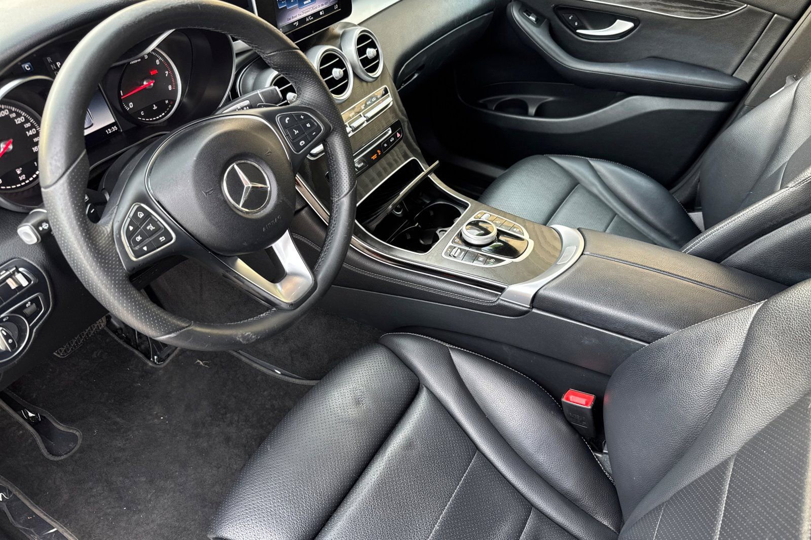 Used 2018 Mercedes-Benz GLC 300 4MATIC image 10