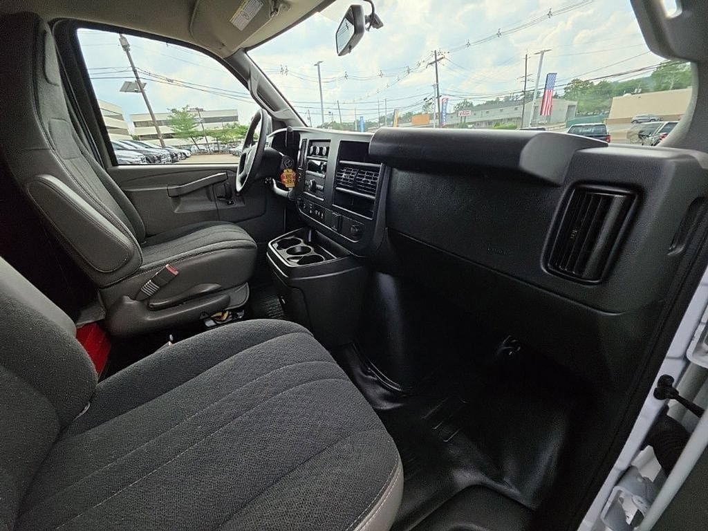 Used 2025 GMC Savana 2500 w/ Driver Convenience Package RWD image 34