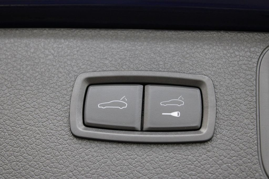 Certified 2023 Porsche Macan AWD/4WD image 41