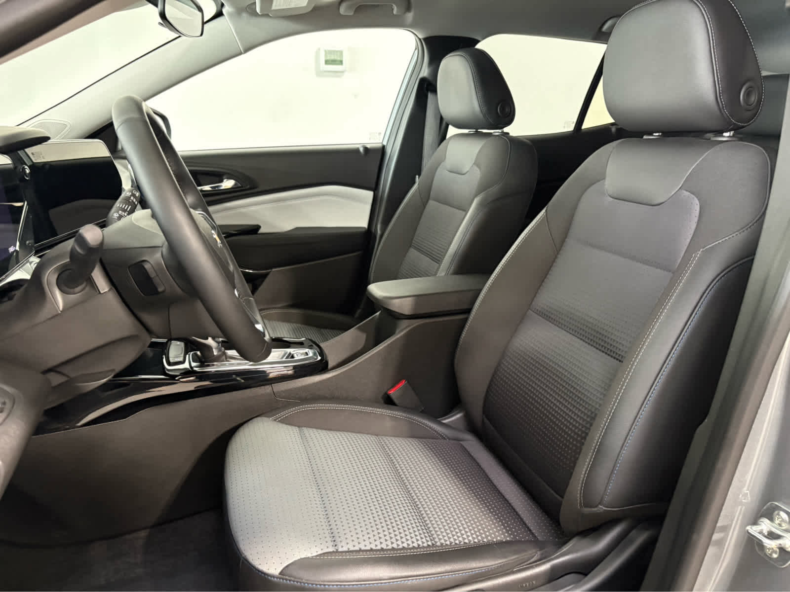 Certified 2025 Chevrolet Trax LT w/ LT Convenience Package image 13