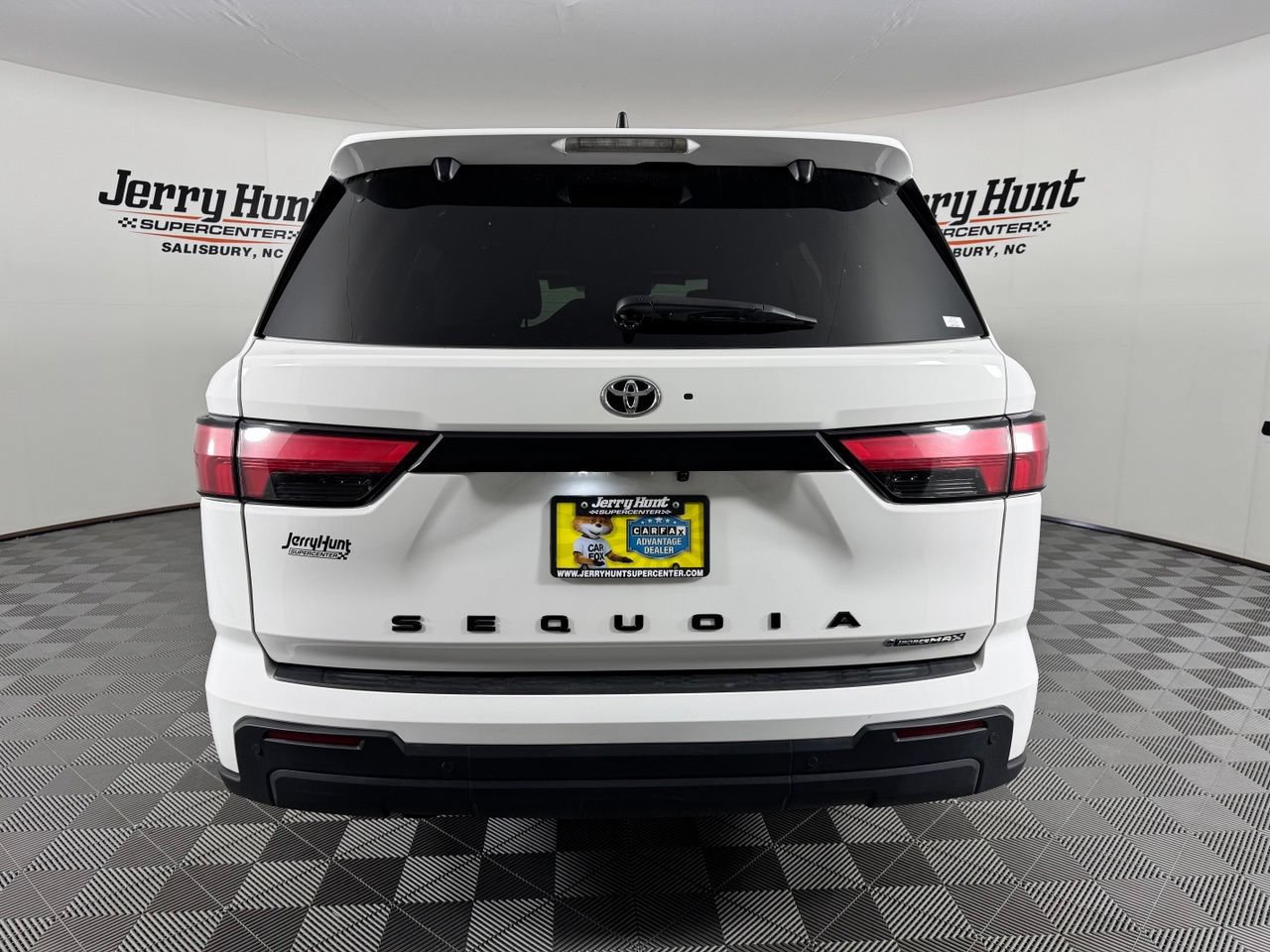 Used 2025 Toyota Sequoia SR5 AWD/4WD image 7