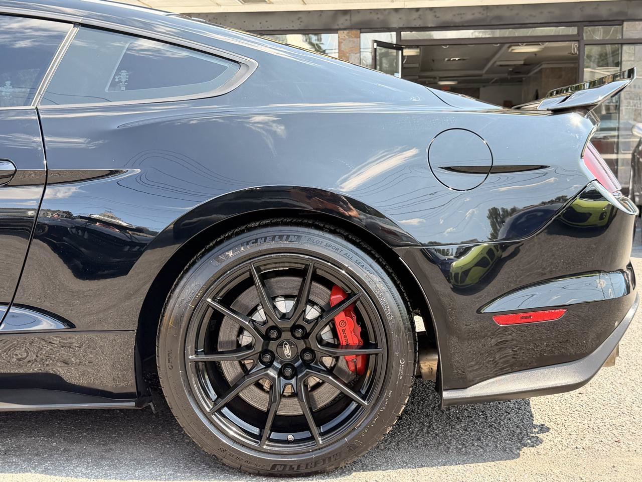 Used 2019 Ford Mustang Shelby GT350 w/ Technology Package RWD image 9