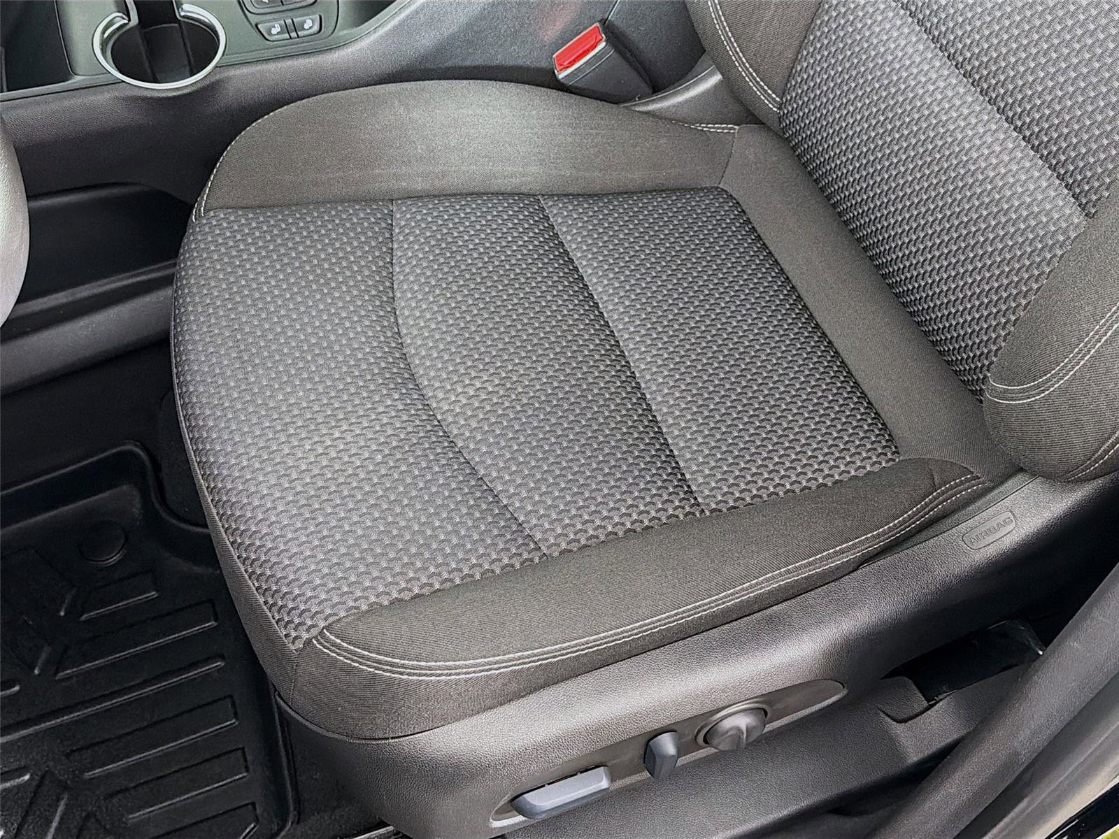 Used 2022 GMC Terrain SLE w/ Driver Convenience Package image 19