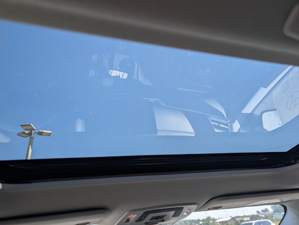 New 2026 Toyota Sienna XLE FWD image 27