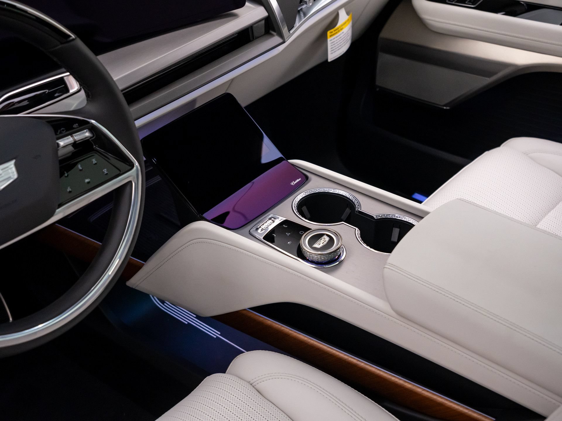 New 2027 Cadillac Vistiq Luxury w/ LPO, Floor Liner Package AWD/4WD image 11