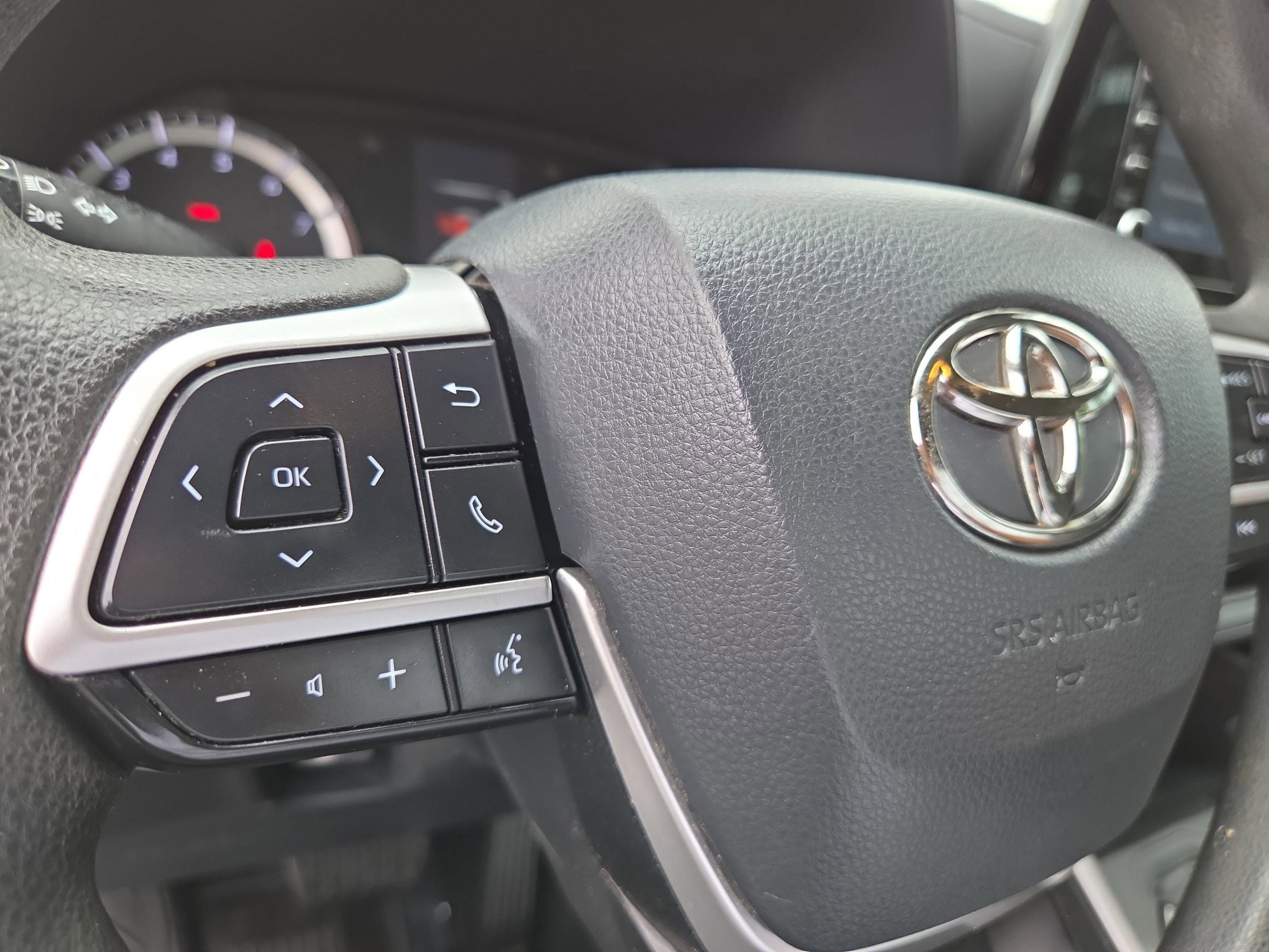 Used 2022 Toyota Highlander L image 17