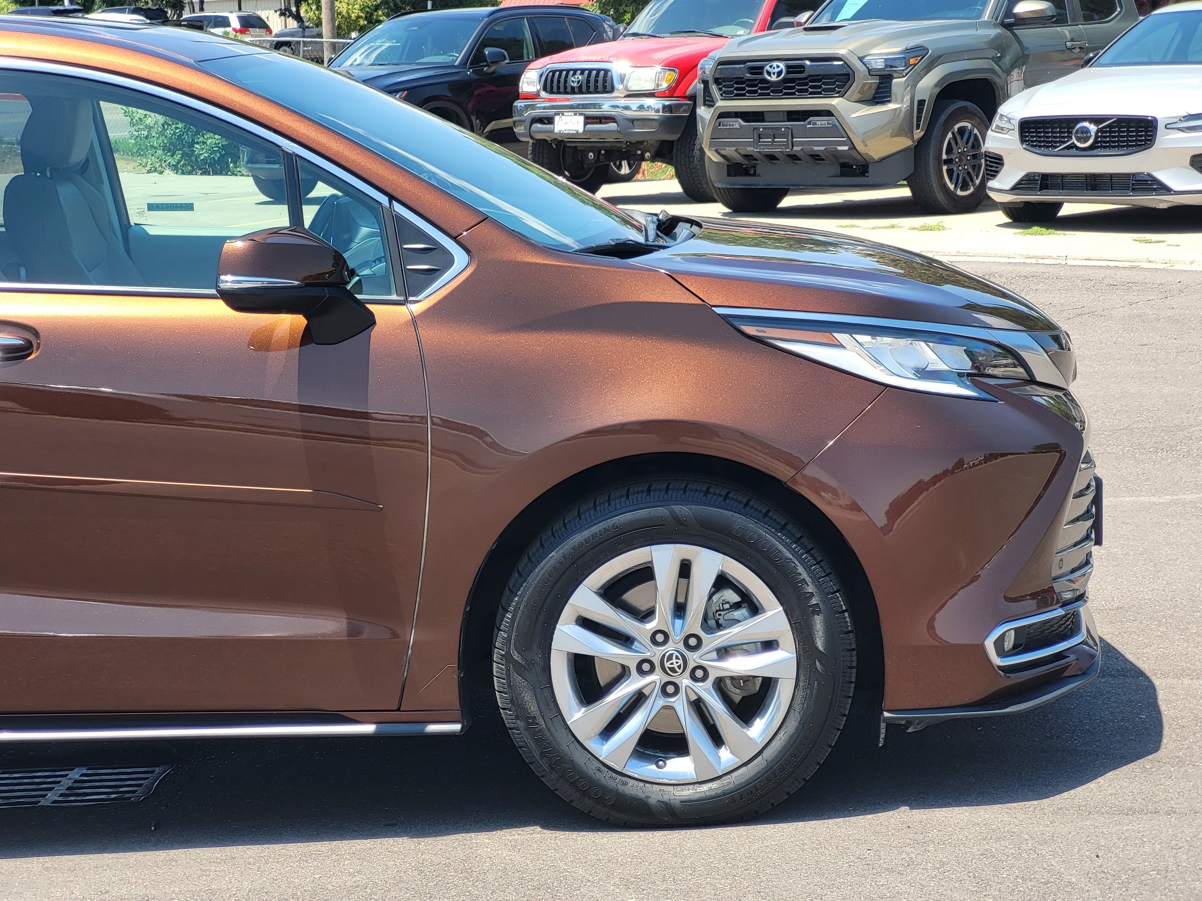 Certified 2021 Toyota Sienna Limited FWD image 7