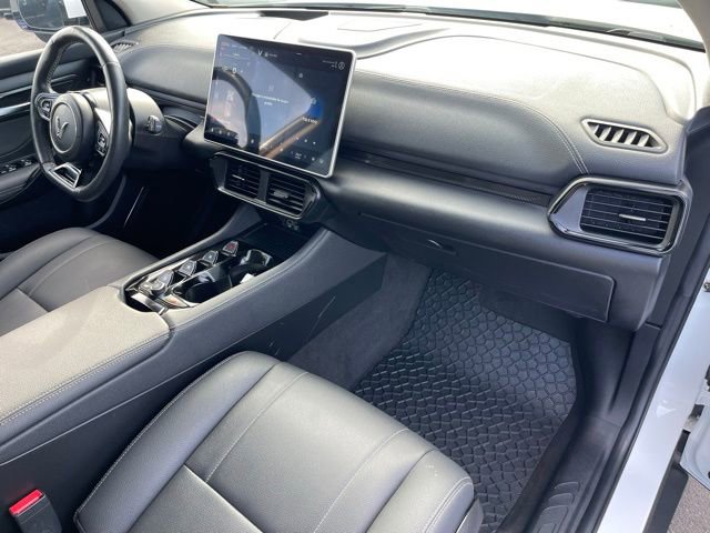 Used 2023 VinFast VF 8 Eco image 14