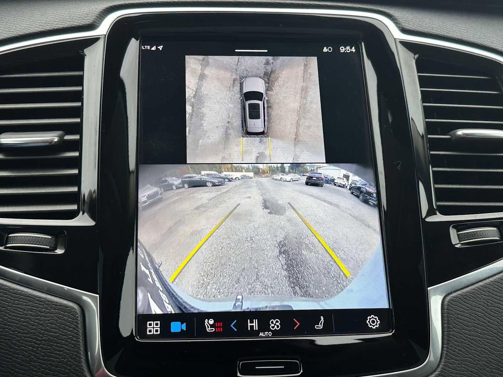 Certified 2025 Volvo XC90 B6 Plus image 26