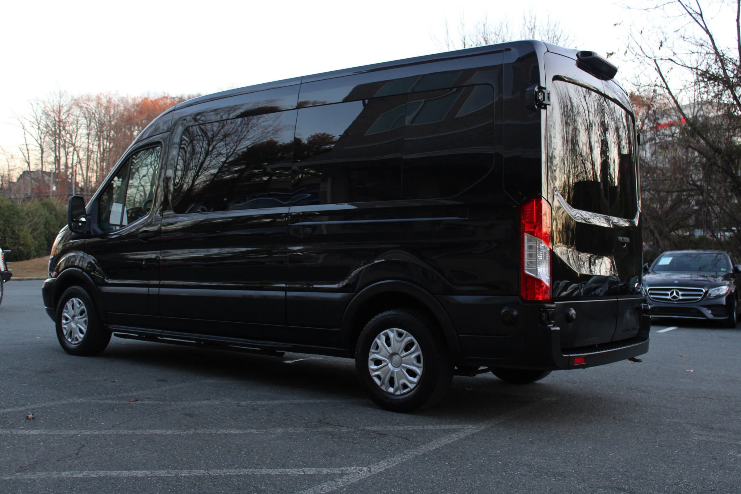 Used 2019 Ford Transit 350 XLT image 4