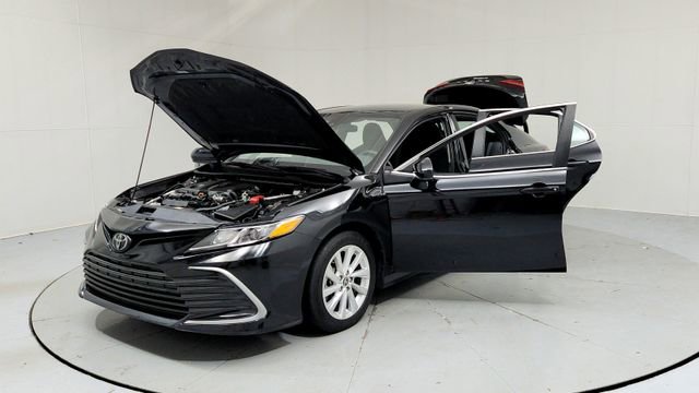 Used 2023 Toyota Camry LE image 9