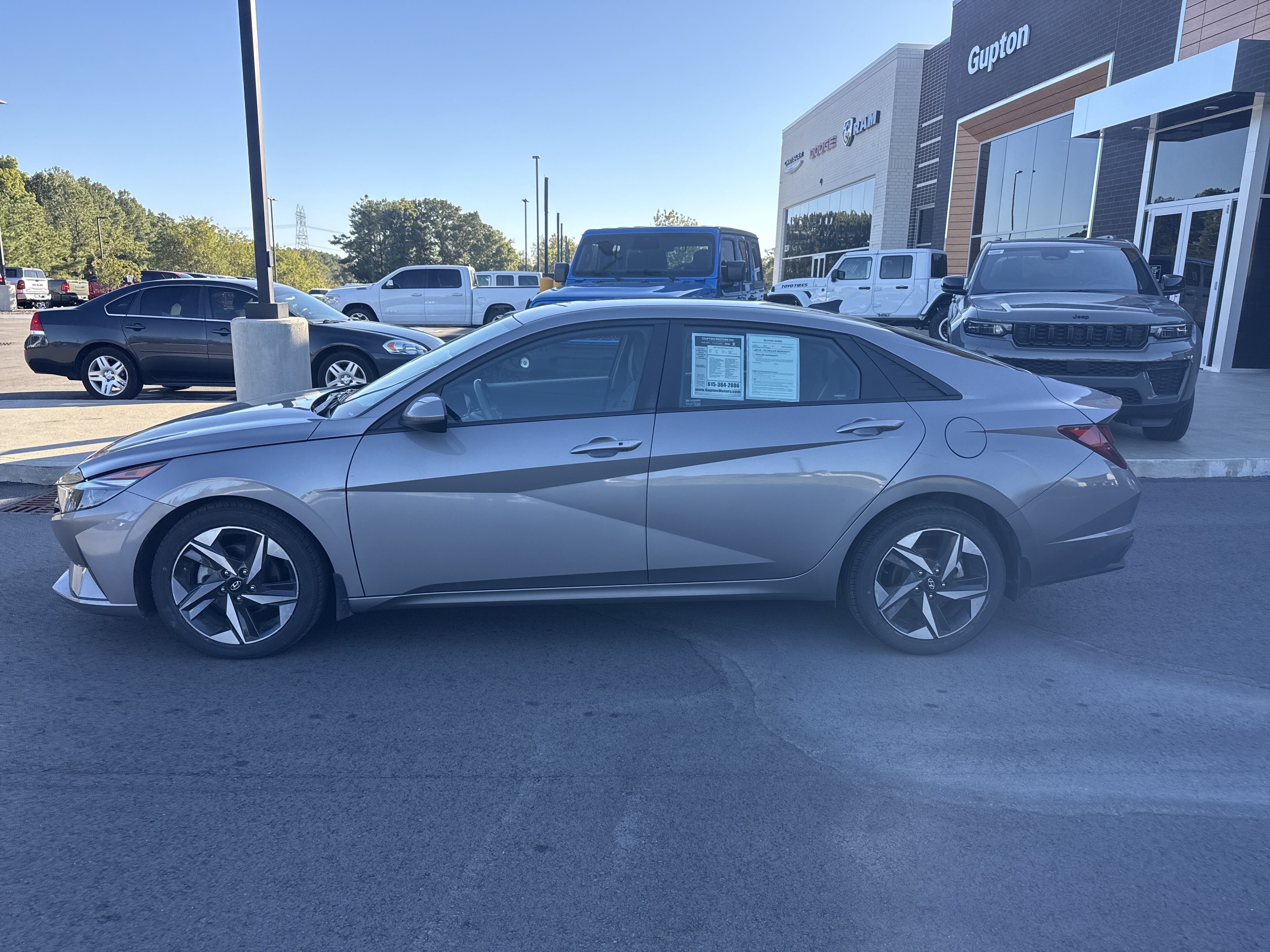 Used 2023 Hyundai Elantra SEL FWD image 2