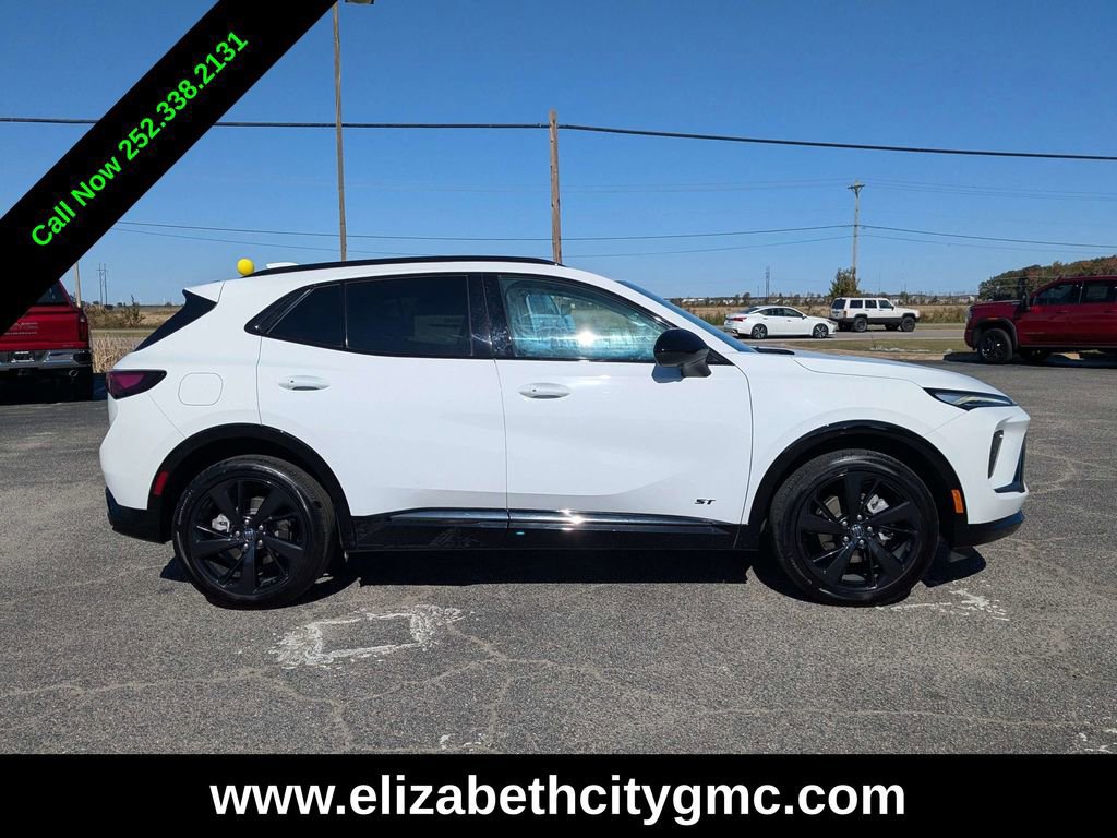 Used 2025 Buick Envision Sport Touring image 2