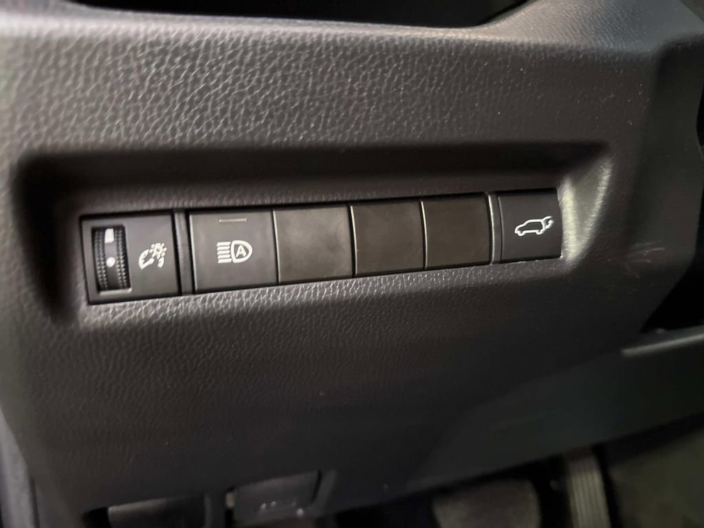 Used 2022 Toyota RAV4 XLE image 42